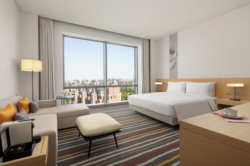 Executive Room | Down comforters, minibar, free WiFi, bed sheets