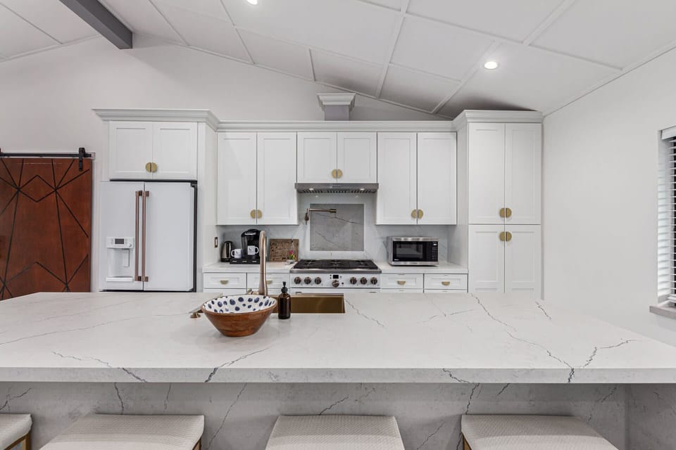 Crisp, White and Modern Fully Stocked Kitchen