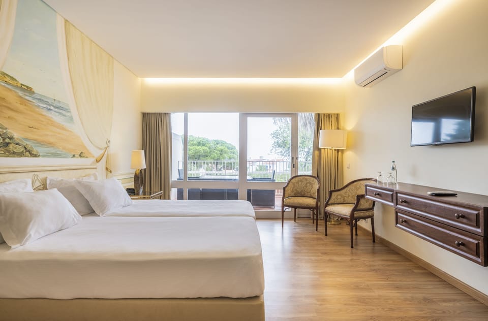 Family Apartment, 2 Bedrooms | Desk, blackout drapes, soundproofing, WiFi (free)