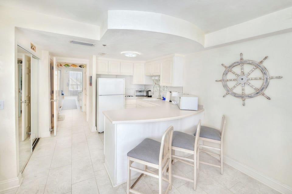 Daytona Beach accommodation with full kitchen.