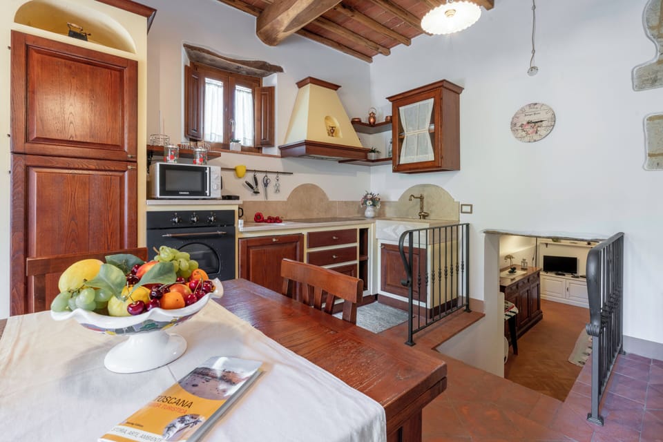 House, Courtyard View | Private kitchen | Full-size fridge, microwave, oven, dishwasher