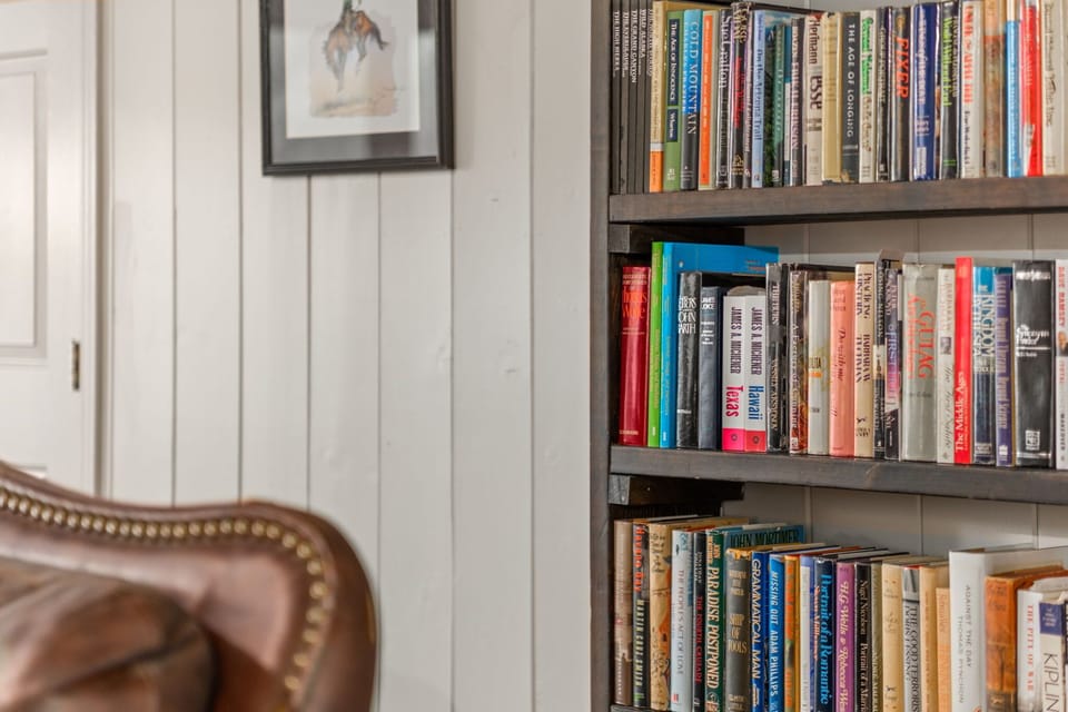 Private library in Villa 5