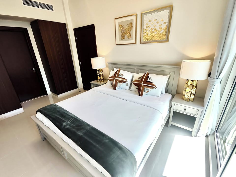 2 bedrooms, in-room safe, individually decorated, individually furnished