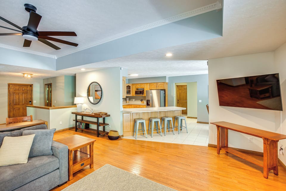 House (5 Bedrooms) | Interior