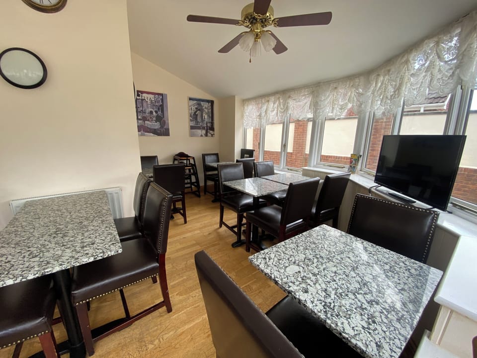 House | In-room dining
