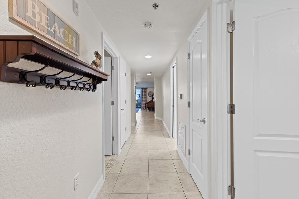 Welcome in to Oceanwalk 13-403