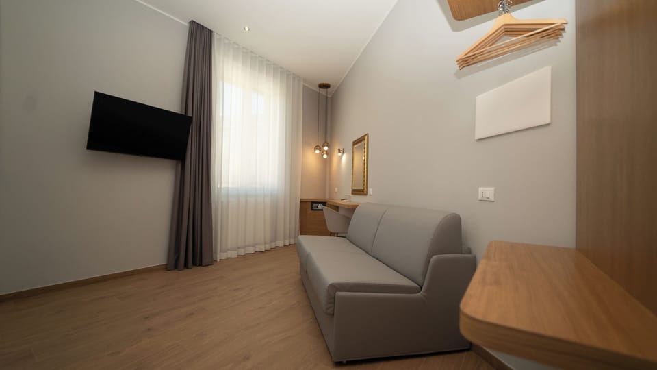 Comfort Suite, City View | Frette Italian sheets, premium bedding, down comforters, minibar