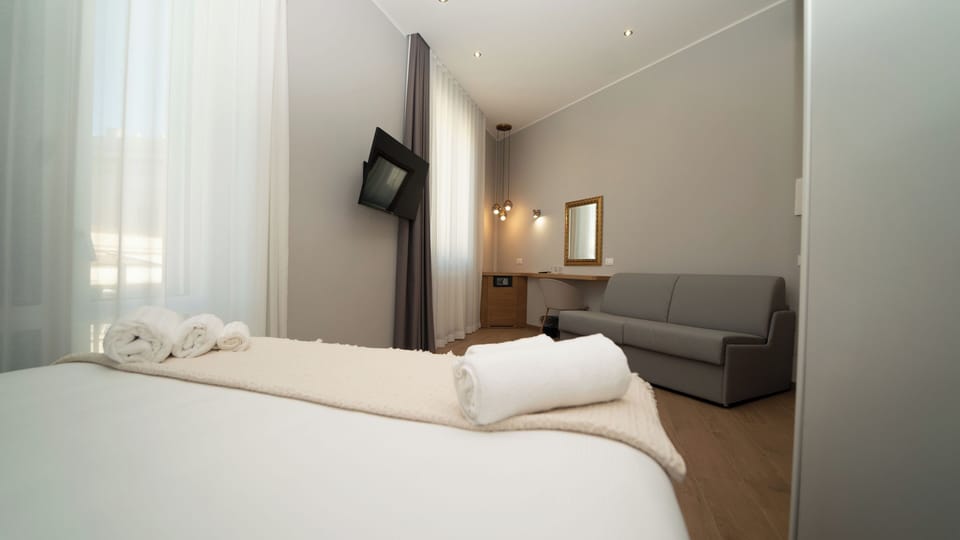 Comfort Suite, City View | Frette Italian sheets, premium bedding, down comforters, minibar