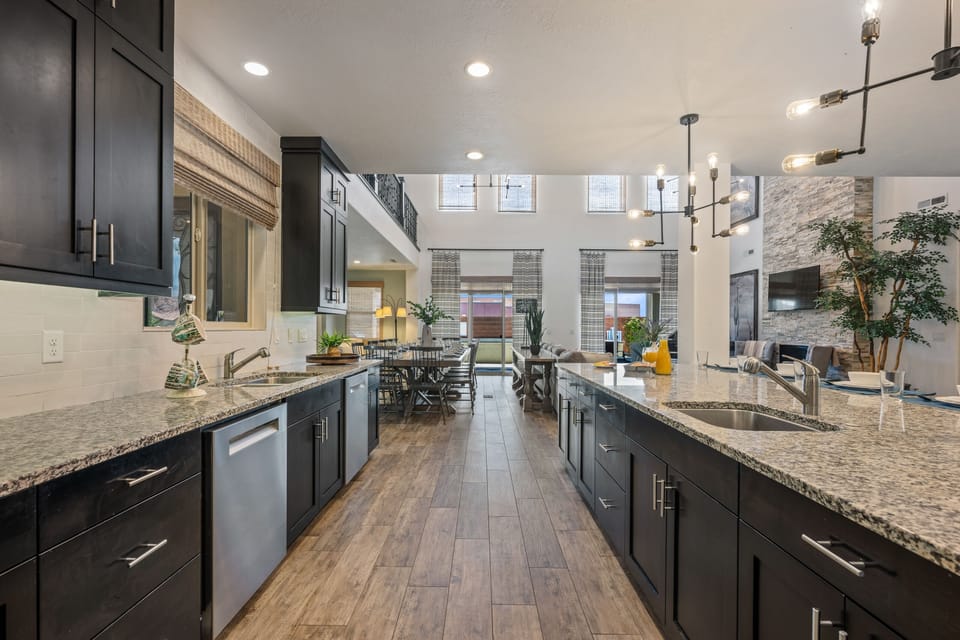 House, Multiple Bedrooms | Private kitchen | Fridge, oven, coffee/tea maker, toaster