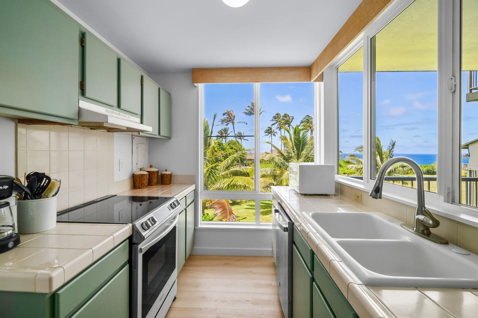 Condo, 1 Bedroom | Private kitchen | Coffee/tea maker, fridge, oven, stovetop