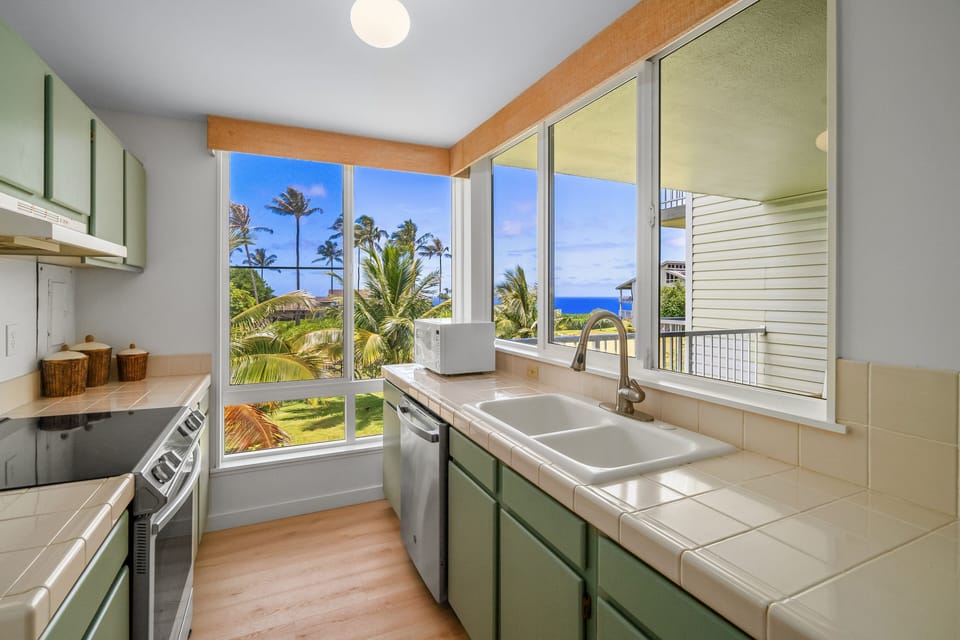 Condo, 1 Bedroom | Private kitchen | Coffee/tea maker, fridge, oven, stovetop