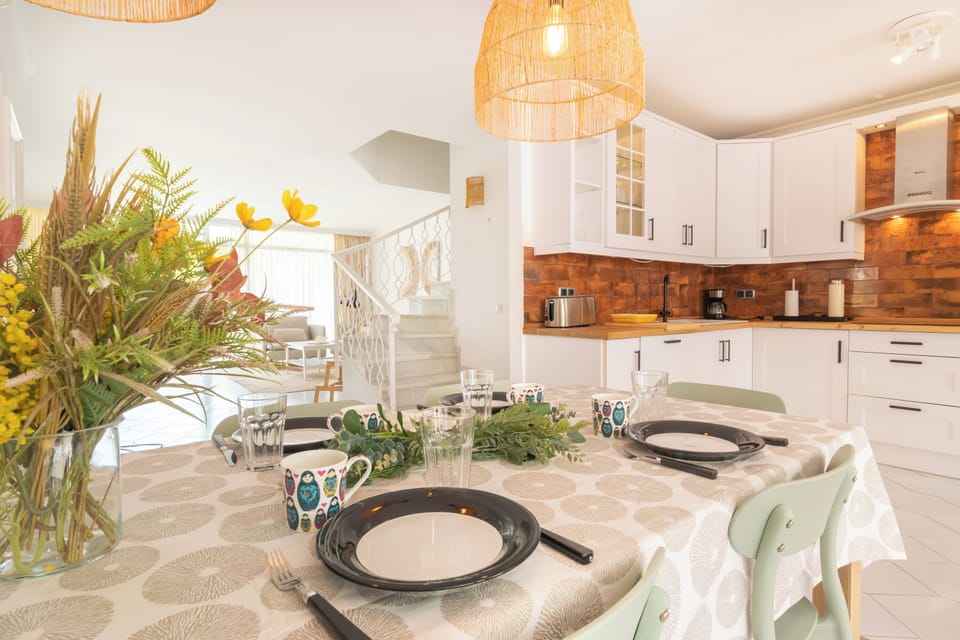 Family Townhome, Multiple Bedrooms, 2 Bathrooms (Casa limonero Miraflores) | Private kitchen | Fridge, microwave, oven, stovetop