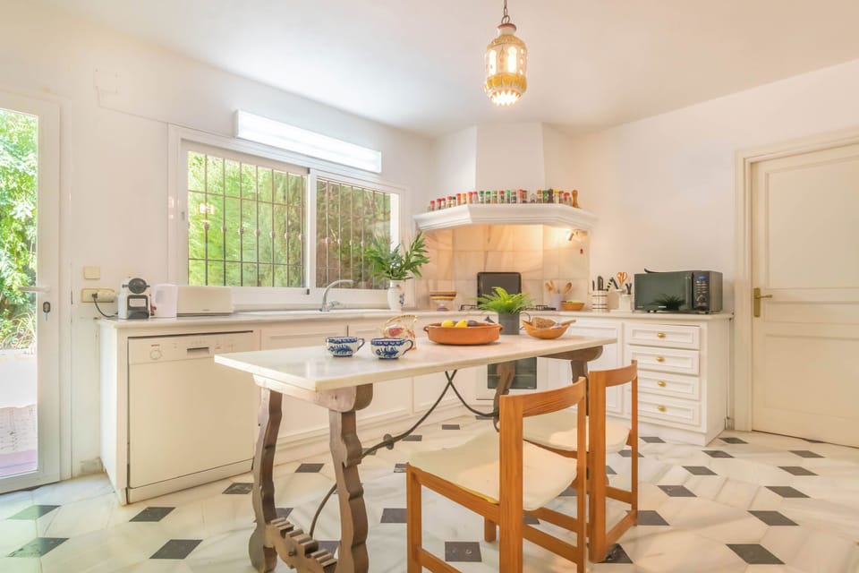 Family Villa, Multiple Bedrooms, Lakeside (Cortijo Villa Padierna El Lago) | Private kitchen | Fridge, microwave, oven, stovetop