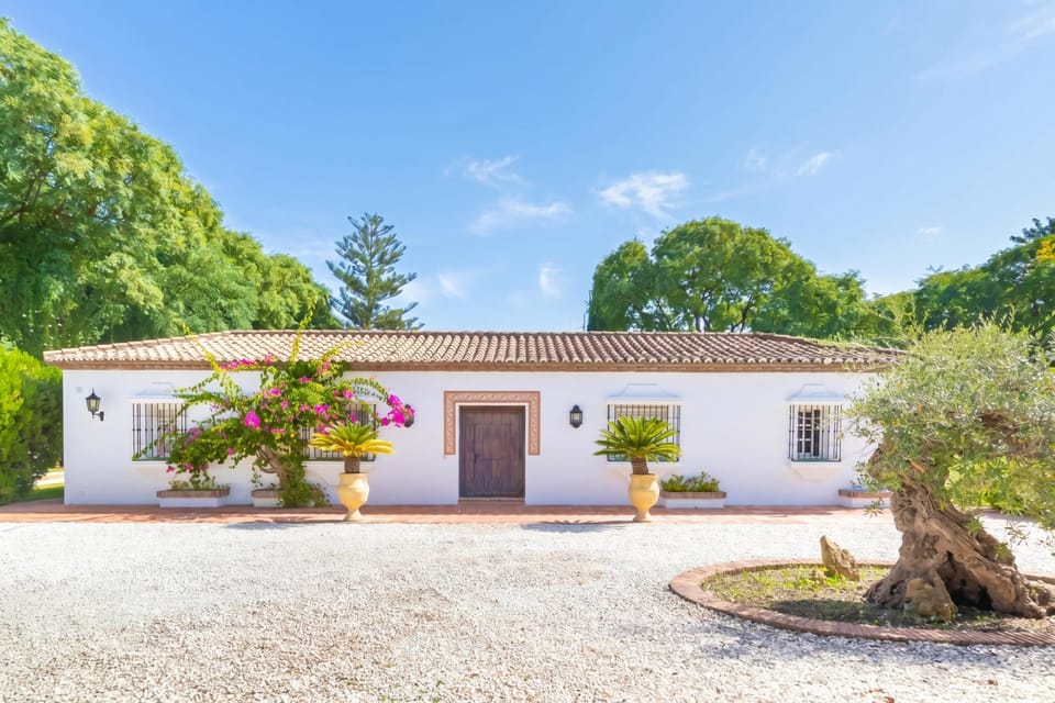 Family Villa, Multiple Bedrooms, Lakeside (Cortijo Villa Padierna El Lago) | Exterior
