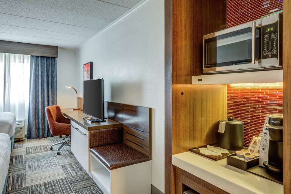 In-room safe, laptop workspace, iron/ironing board, WiFi (free)