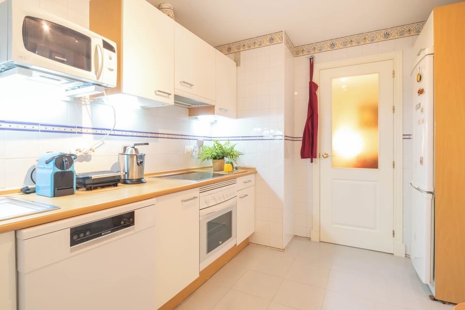 Family Apartment, 2 Bedrooms, 2 Bathrooms (Puerta del mar 2 Mijas) | Private kitchen