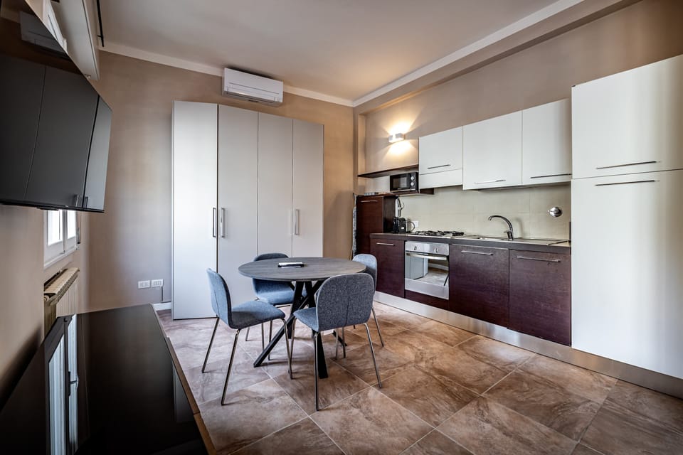 Studio, City View | Private kitchen | Full-size fridge, microwave, oven, stovetop