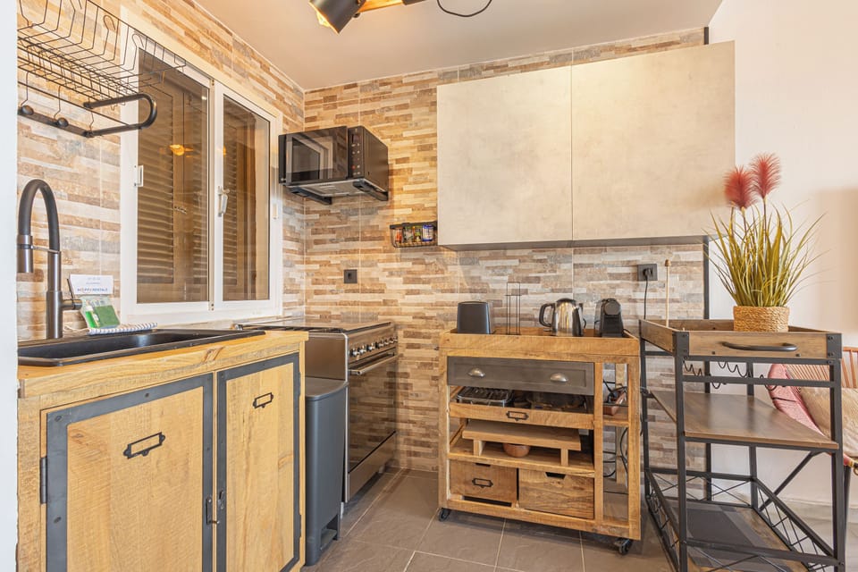 Honeymoon Penthouse, Multiple Bedrooms, Mountainside (Sol Vista Terrace) | Private kitchen | Fridge, oven, stovetop, coffee/tea maker