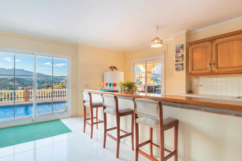 Family Villa, Multiple Bedrooms, Mountainside (Villa Carlos Mijas Golf) | Interior