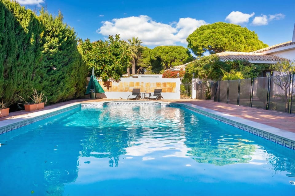 Family Villa, 4 Bedrooms, 2 Bathrooms (Villa Calahonda 700m From Beach With) | Pool