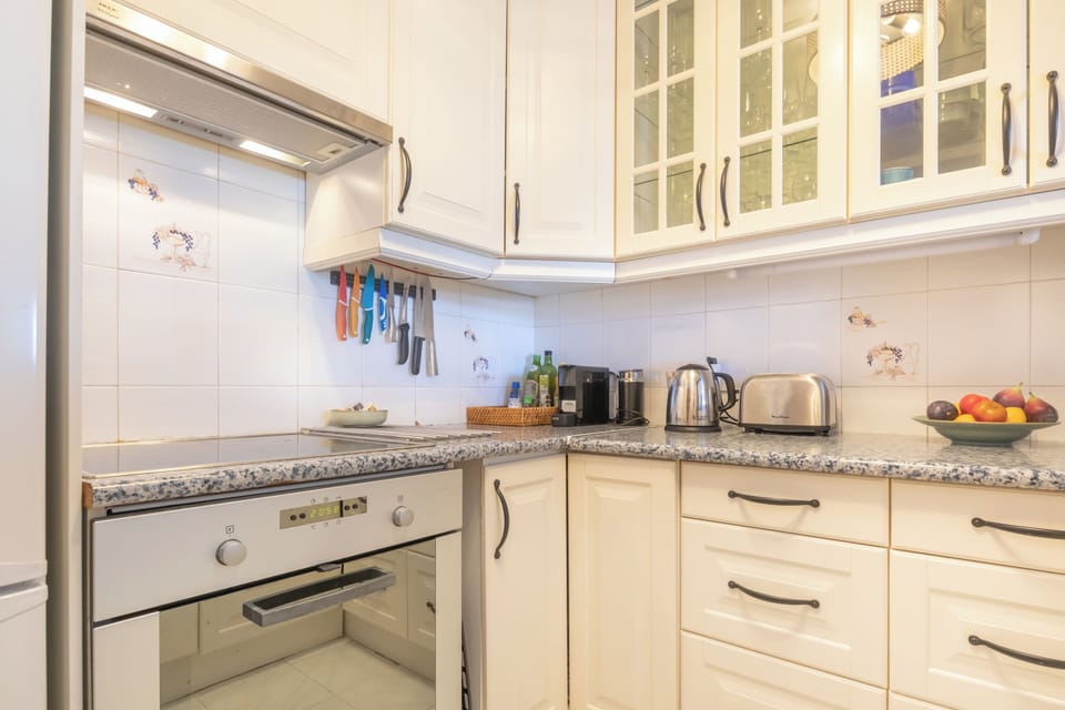 Honeymoon Penthouse, 3 Bedrooms, 2 Bathrooms (Calahonda Golf) | Private kitchen