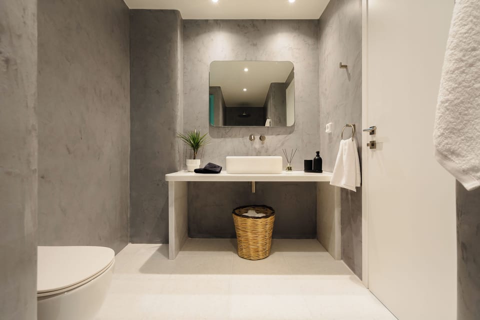 Superior Suite, Mountain View | Bathroom | Shower, hair dryer, slippers, towels