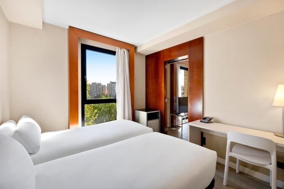 In-room safe, soundproofing, free WiFi
