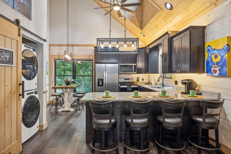 Fly me to the Moon 2 Bedroom Gatlinburg Cabin Vacation Rentals n
