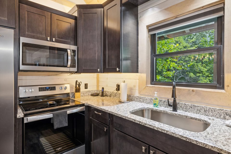 Fly me to the Moon 2 Bedroom Gatlinburg Cabin Vacation Rentals n