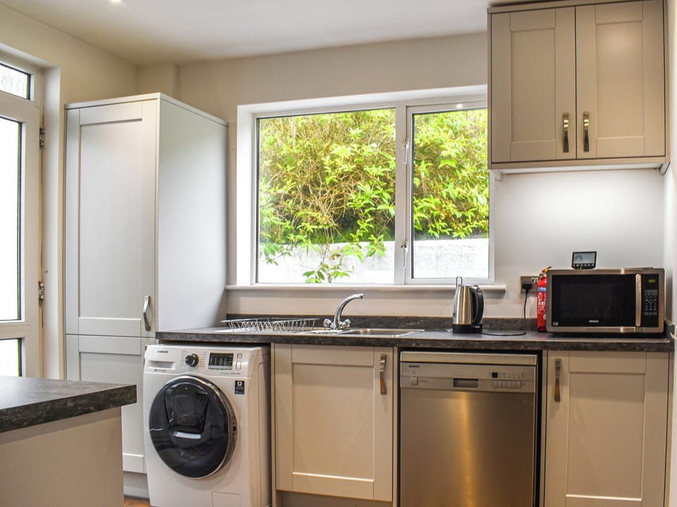 Kitchen | Trethvor, Perranporth