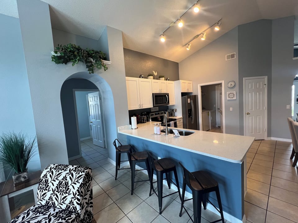 Kitchen eating area