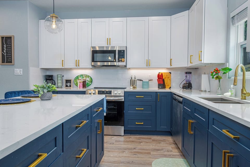 House (4 Bedrooms) | Private kitchen | Microwave, oven, stovetop, dishwasher