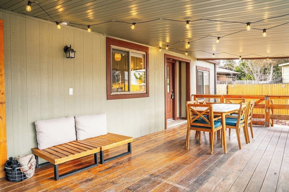 Cozy, Spacious Deck