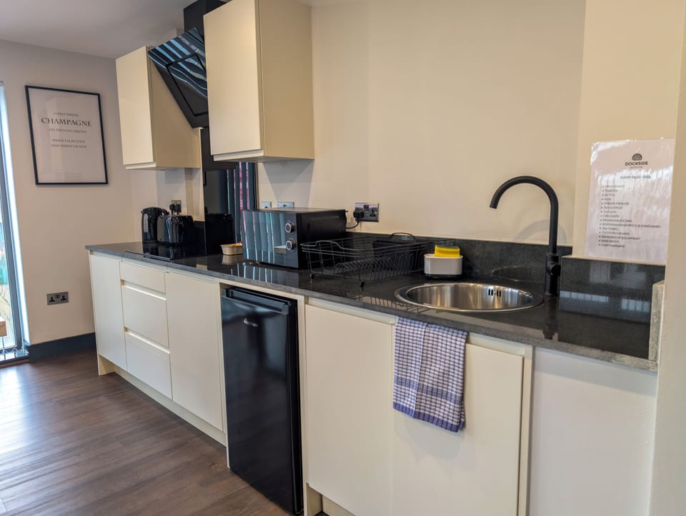 Superior Apartment, 2 Double Beds, Non Smoking (Walk-in Shower;with Sofabed) | Private kitchen | Electric kettle, dining tables