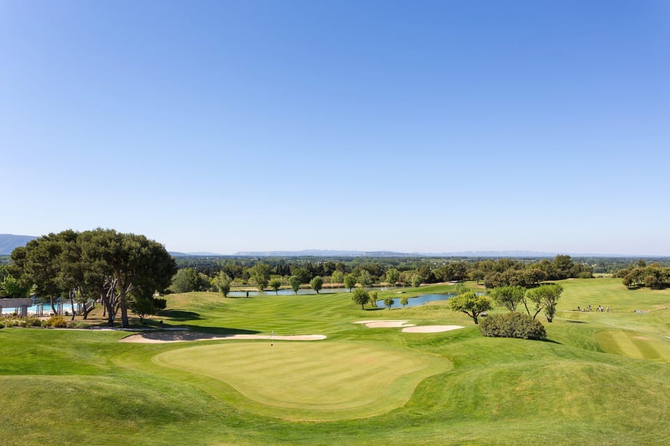 You will love to spend your days on the 18-hole golf course!