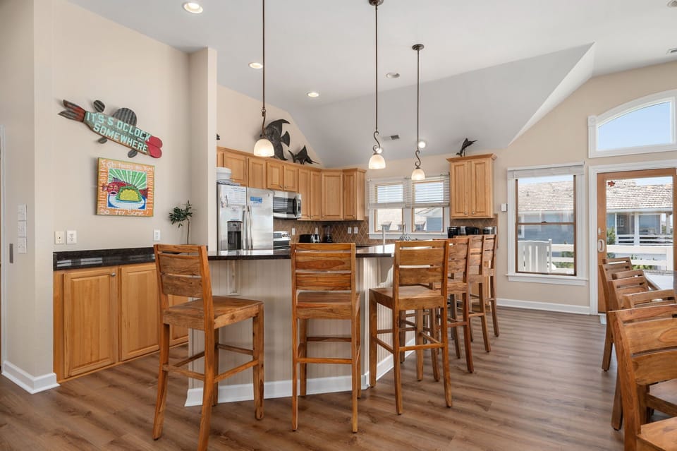 AW2: Southern Comfort | TL Kitchen Area - Island Seating for 4