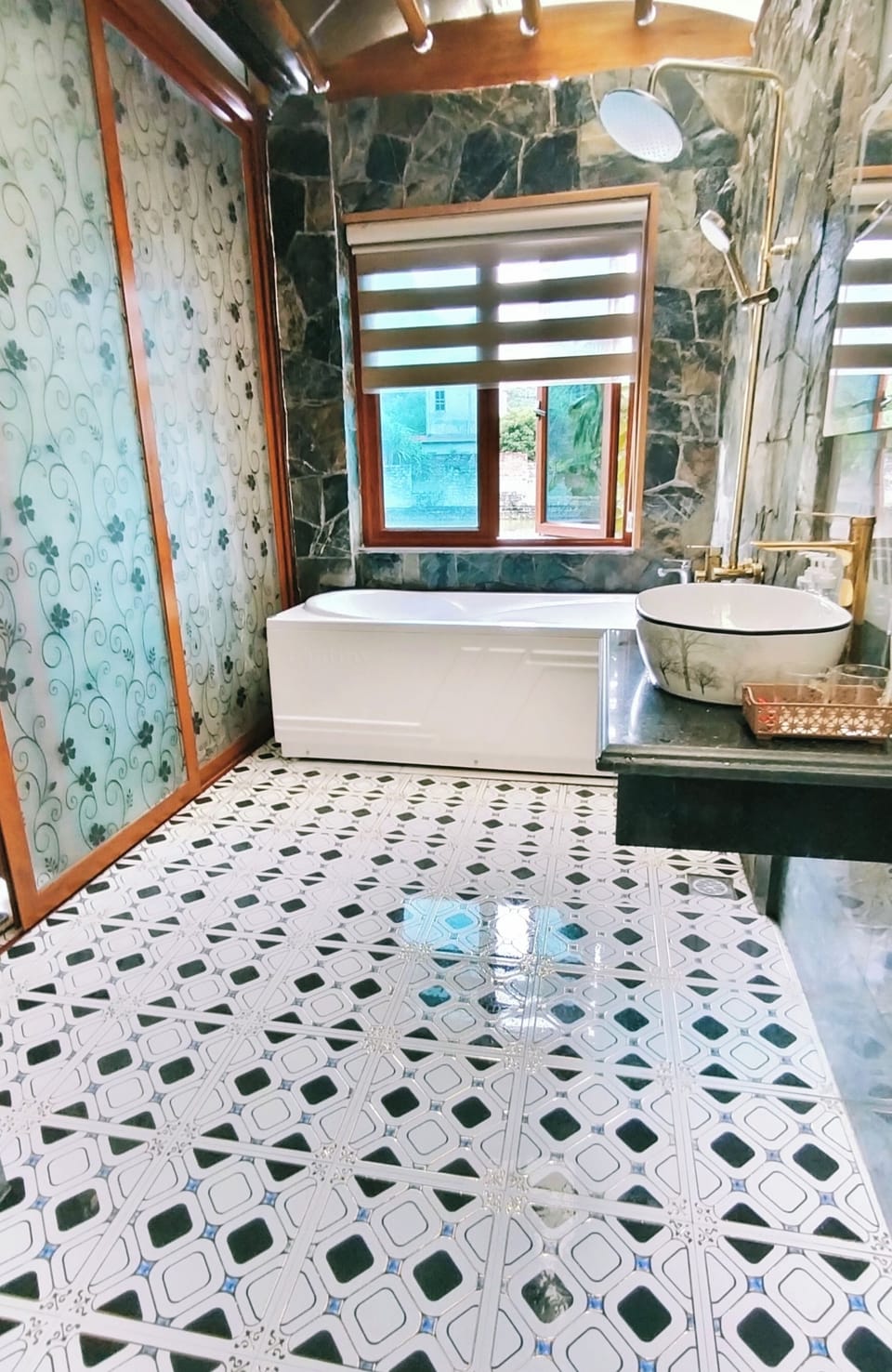 Bungalow, Lake View | Bathroom | Slippers