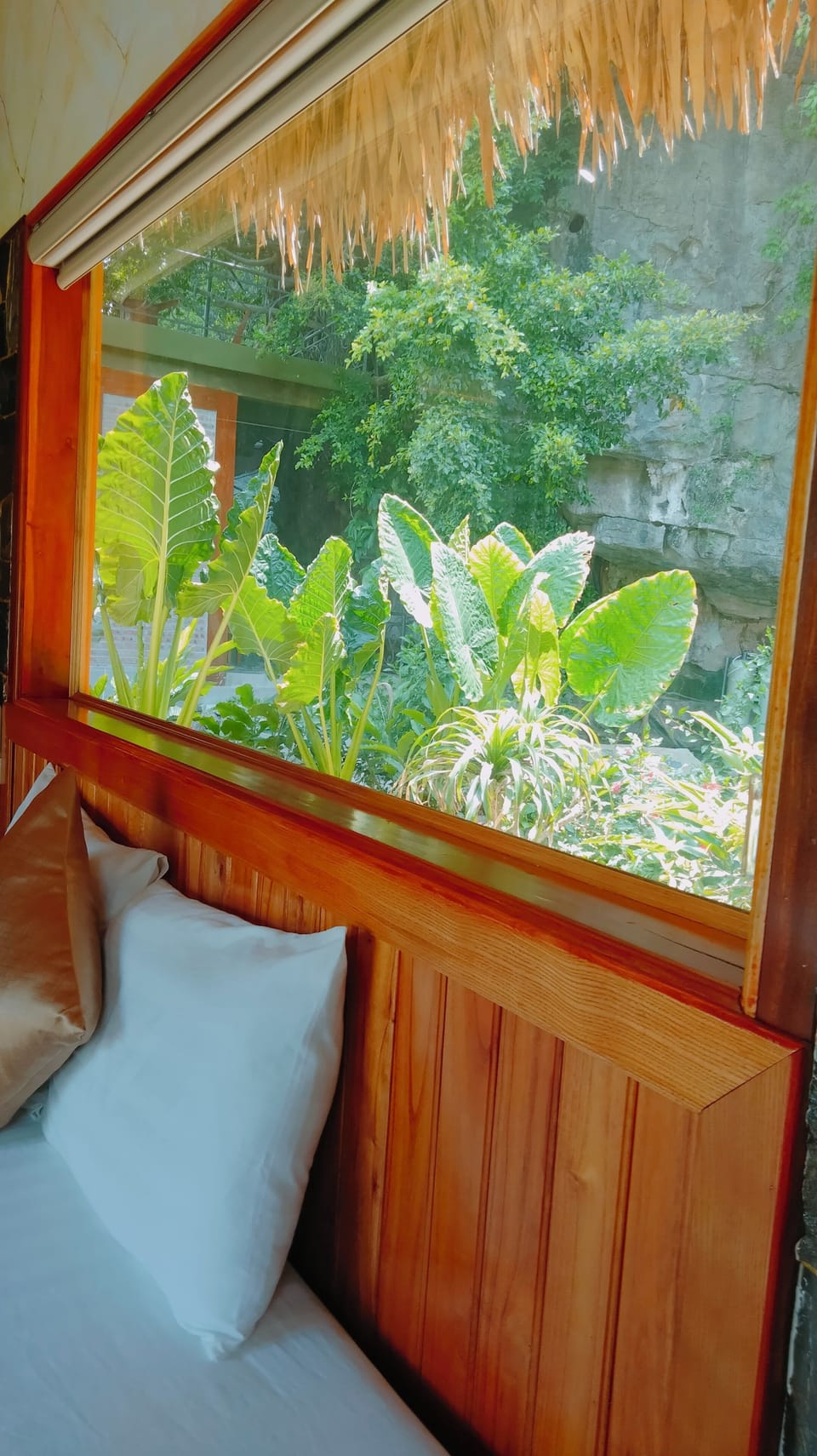 Bungalow, Lake View | In-room safe, individually decorated, individually furnished, desk