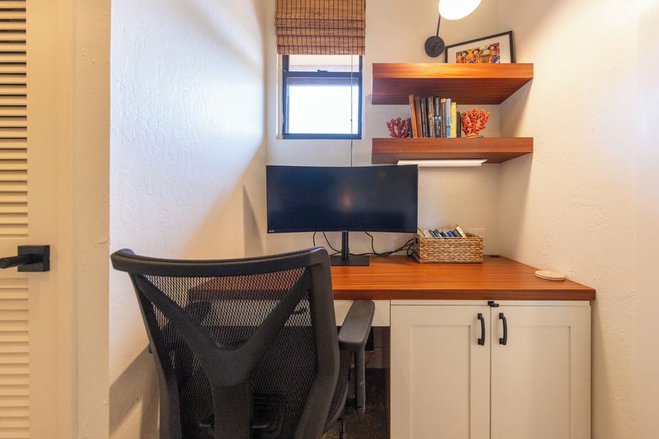 Desk area just in case you need to get some work done on your vacation.