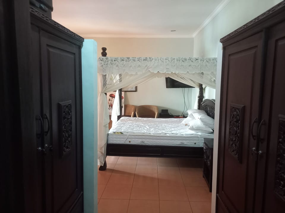 Deluxe Suite, Accessible, Ocean View | 1 bedroom, desk, laptop workspace, free WiFi