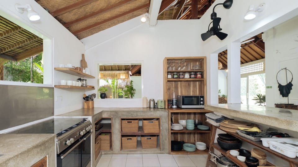 Deluxe Villa | Private kitchen | Fridge, microwave, stovetop, electric kettle