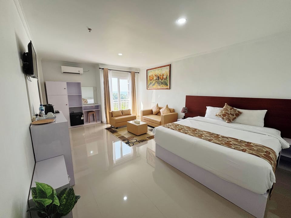 Deluxe Ocean | 1 bedroom, free WiFi, bed sheets