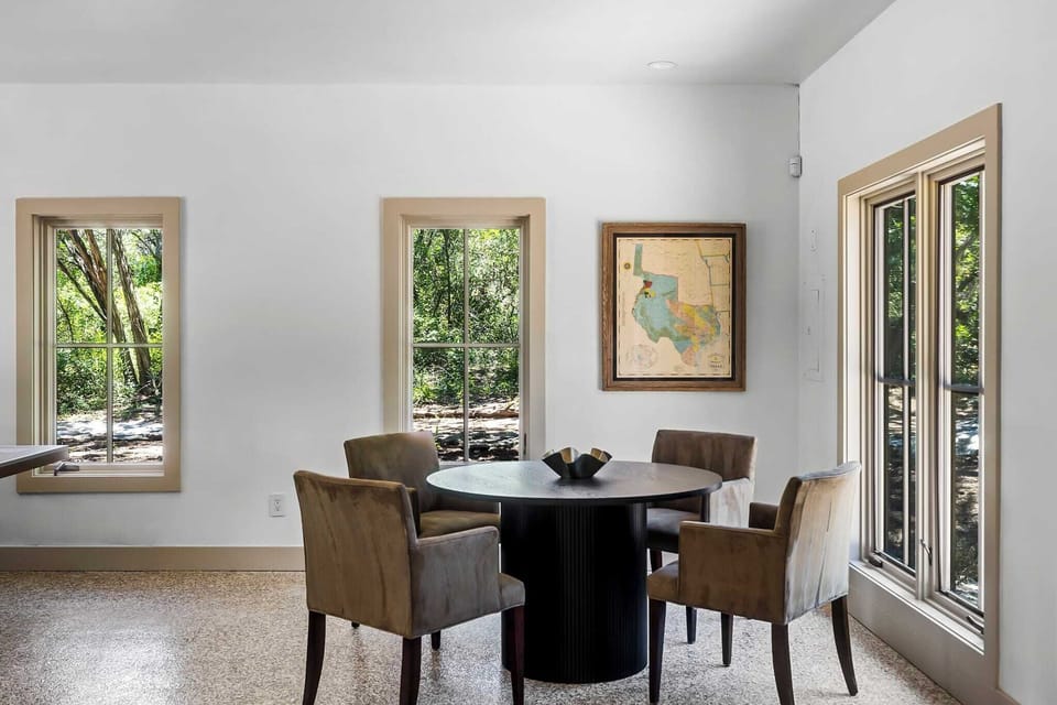 Right Cabin Dining Area