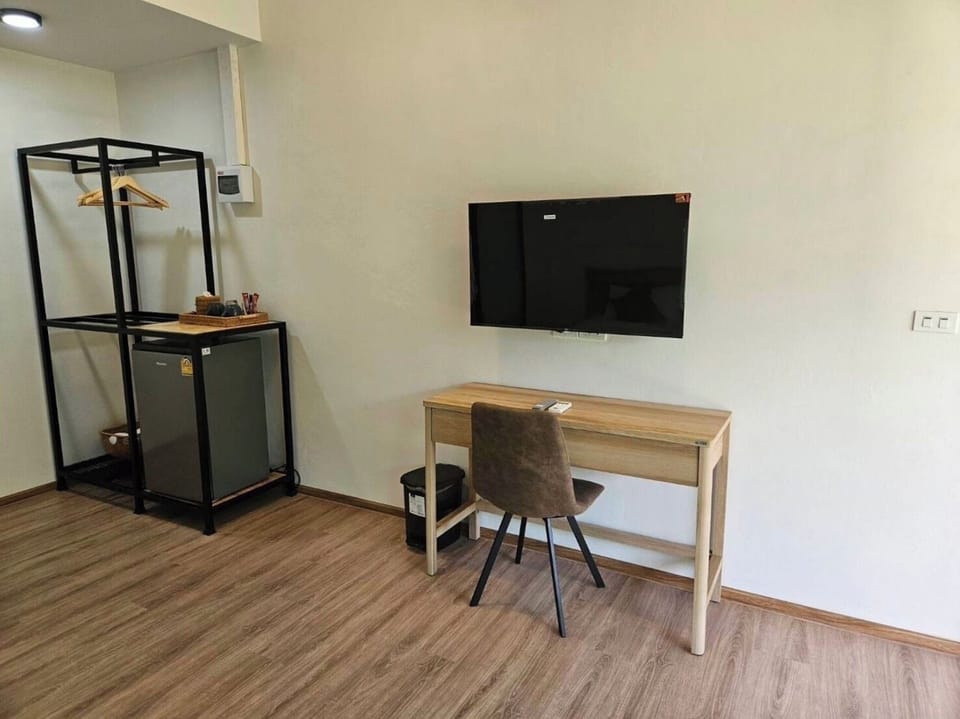 Deluxe Twin Bed | 1 bedroom, premium bedding, down comforters, desk