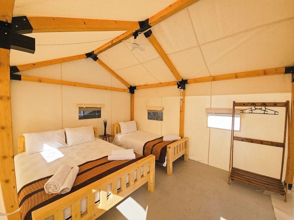 1 bedroom, premium bedding, desk, bed sheets