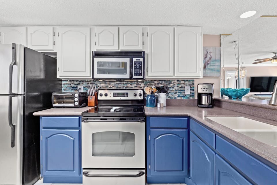 Fully equipped kitchen. 