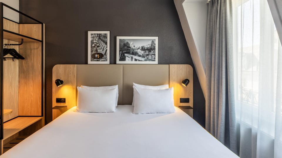 Superior Room, 1 King Bed | Premium bedding, desk, blackout drapes, iron/ironing board (on request)