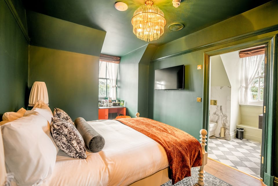 Deluxe King | In-room safe, blackout drapes, iron/ironing board, free WiFi