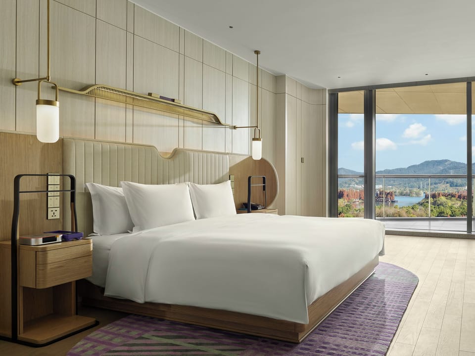 Deluxe Studio Suite, 1 King Bed, Lake View | Minibar, in-room safe, desk, laptop workspace
