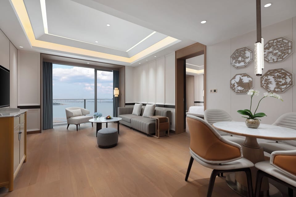 Executive Studio Suite, Bay View | In-room safe, laptop workspace, blackout drapes, soundproofing